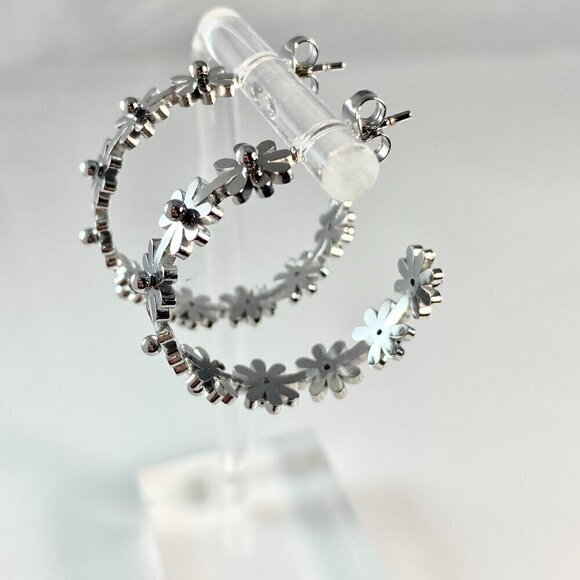 Daisy Chain Flower Stainless Steel Hoop Earrings - Picture 4 of 11